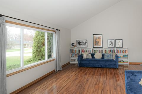 866 Brewster Ln, Bartlett, IL 60103 photo 4