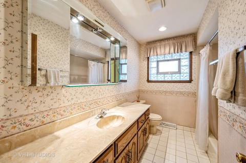1329 Brook Ln, Glenview, IL 60025 photo 9