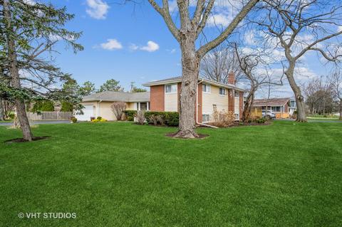 1040 Longmeadow Dr, Glenview, IL 60025 photo 2