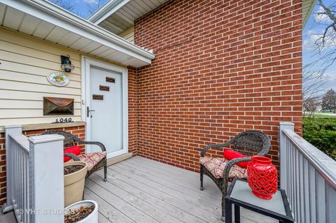1040 Longmeadow Dr, Glenview, IL 60025 photo 3