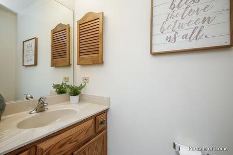 63 Christina Cir, Wheaton, IL 60189 photo 15