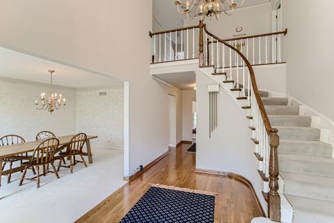 8532 Heather Dr, Burr Ridge, IL 60527 photo 2