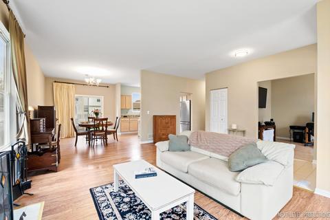 3002 Sawgrass Dr, Aurora, IL 60502 photo 4