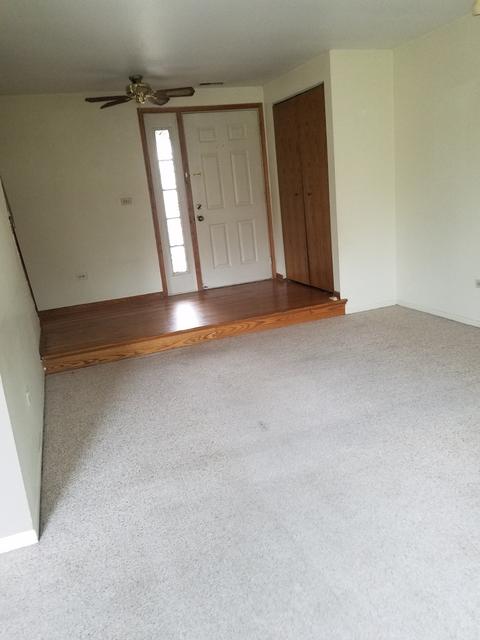 530 Surf Ct, Wheeling, IL 60090 photo 2