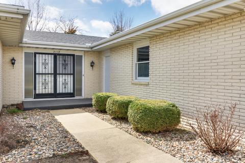 211 S Towanda Ave, Normal, IL 61761 photo 2