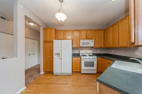 660 Prestwick Ln #303, Wheeling, IL 60090 photo 3