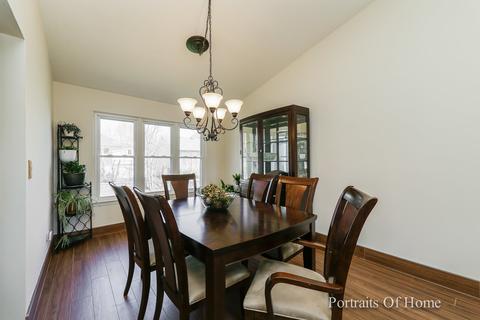 1240 Clover Ln, Hoffman Estates, IL 60192 photo 11