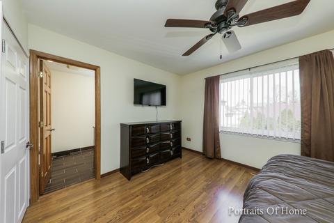 1240 Clover Ln, Hoffman Estates, IL 60192 photo 8