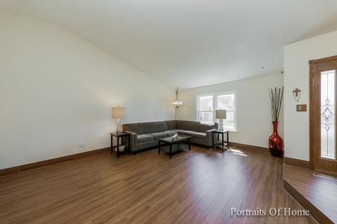 1240 Clover Ln, Hoffman Estates, IL 60192 photo 12