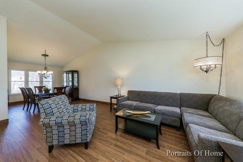 1240 Clover Ln, Hoffman Estates, IL 60192 photo 5