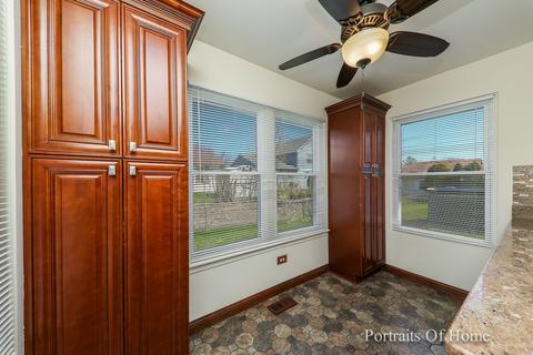 1240 Clover Ln, Hoffman Estates, IL 60192 photo 16