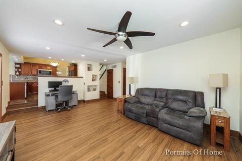 1240 Clover Ln, Hoffman Estates, IL 60192 photo 9