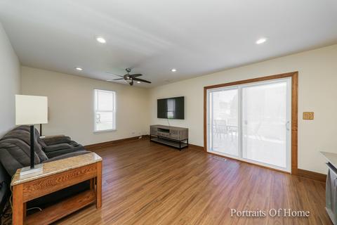 1240 Clover Ln, Hoffman Estates, IL 60192 photo 10