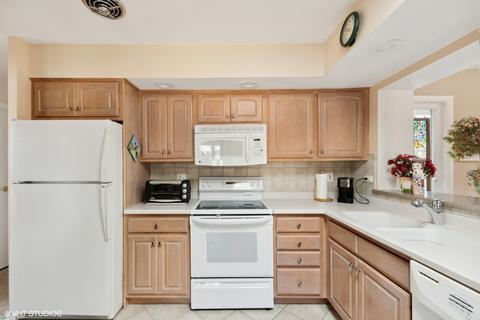130 Crescent Dr, Glenview, IL 60025 photo 5