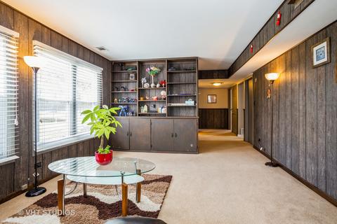 2050 W Parkview Cir, Hoffman Estates, IL 60169 photo 12