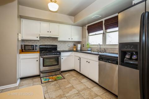 2050 W Parkview Cir, Hoffman Estates, IL 60169 photo 8