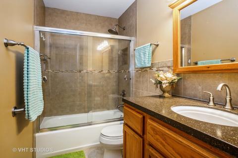 2050 W Parkview Cir, Hoffman Estates, IL 60169 photo 18