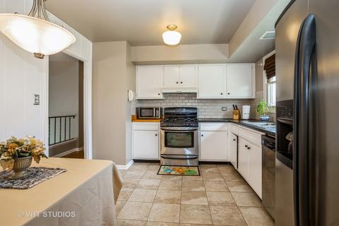 2050 W Parkview Cir, Hoffman Estates, IL 60169 photo 7