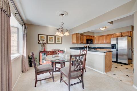1755 Pebble Beach Dr, Hoffman Estates, IL 60169 photo 5