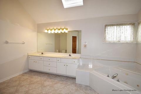 2040 Engle Rd, Naperville, IL 60564 photo 23
