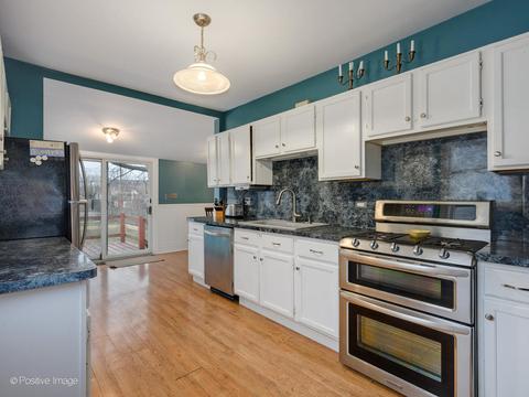 5561 W Ardmore Ave, Chicago, IL 60646 photo 8