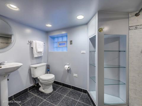 5561 W Ardmore Ave, Chicago, IL 60646 photo 18