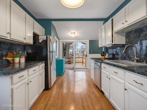 5561 W Ardmore Ave, Chicago, IL 60646 photo 7
