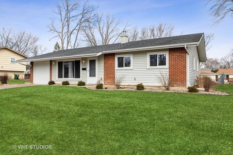 560 Briarcliff Ln, Hoffman Estates, IL 60169 photo 2