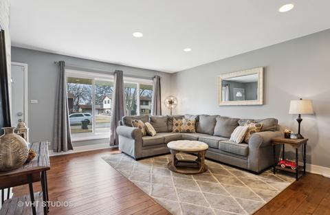 560 Briarcliff Ln, Hoffman Estates, IL 60169 photo 4