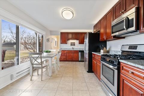 560 Briarcliff Ln, Hoffman Estates, IL 60169 photo 7