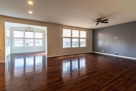245 Stagecoach Dr, Elgin, IL 60124 photo 6