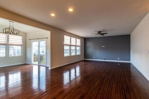 245 Stagecoach Dr, Elgin, IL 60124 photo 11