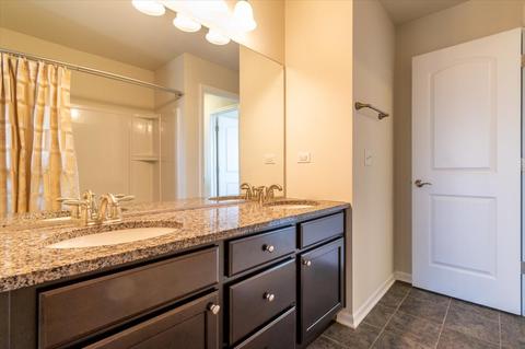 245 Stagecoach Dr, Elgin, IL 60124 photo 23