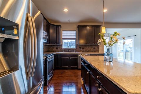 245 Stagecoach Dr, Elgin, IL 60124 photo 8