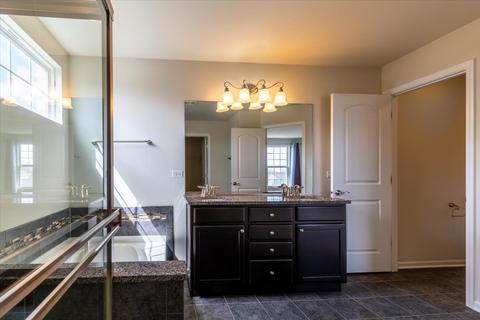 245 Stagecoach Dr, Elgin, IL 60124 photo 18