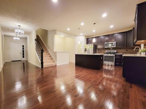 245 Stagecoach Dr, Elgin, IL 60124 photo 4