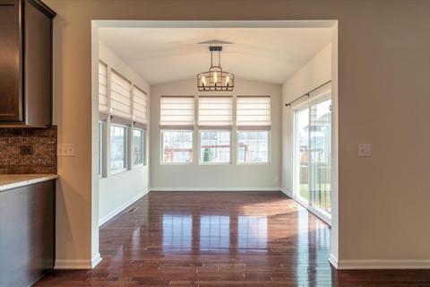 245 Stagecoach Dr, Elgin, IL 60124 photo 10