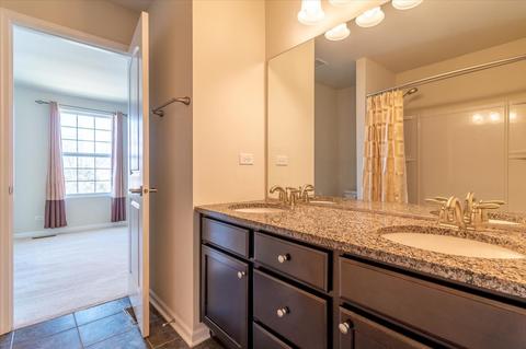 245 Stagecoach Dr, Elgin, IL 60124 photo 24