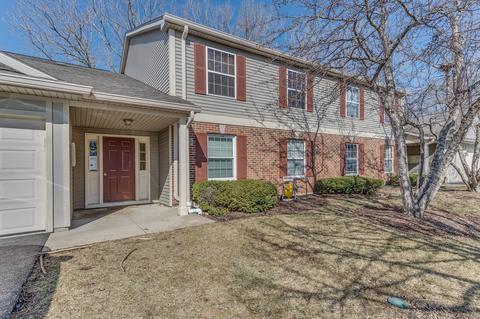 1020 Chaucer Ct #C, Elgin, IL 60120 photo 1