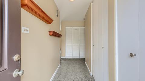 645 Woodlawn St, Hoffman Estates, IL 60169 photo 4