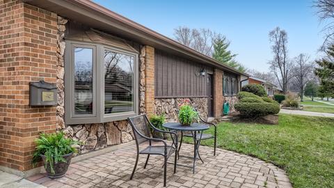645 Woodlawn St, Hoffman Estates, IL 60169 photo 3