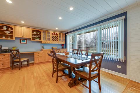 25 E Monterey Ave, Schaumburg, IL 60193 photo 4