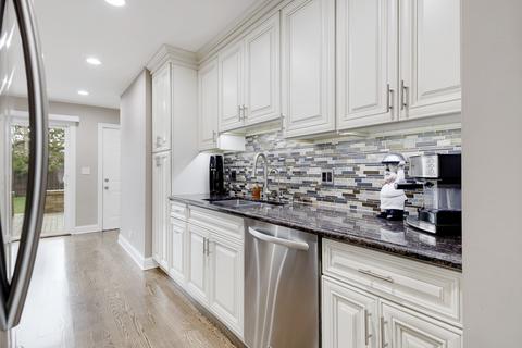 748 Sandy Ln, Des Plaines, IL 60016 photo 4