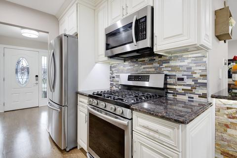 748 Sandy Ln, Des Plaines, IL 60016 photo 3
