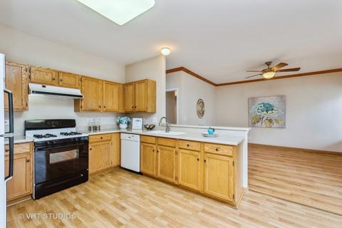2054 Westridge Blvd, Bartlett, IL 60103 photo 6