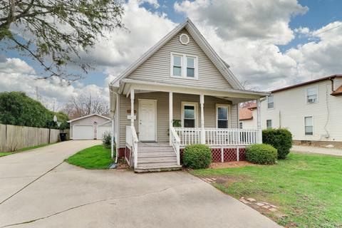 1107 E Washington St, Bloomington, IL 61701 photo 2