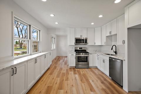 832 S Main Ave, Kankakee, IL 60901 photo 2