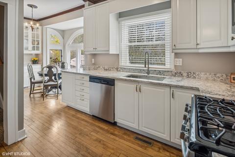 209 W Harrison Ave, Wheaton, IL 60187 photo 10