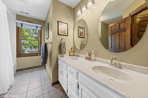 209 W Harrison Ave, Wheaton, IL 60187 photo 25