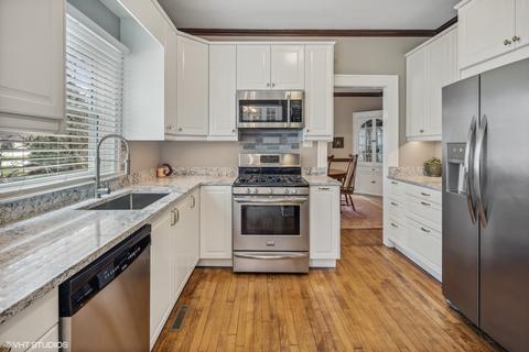 209 W Harrison Ave, Wheaton, IL 60187 photo 3